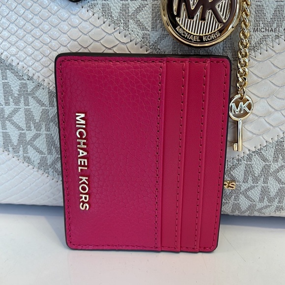 MICHAEL KORS
Large Pebbled Leather Card Holder Case
Electric Pink 
NWT - Picture 10 of 16